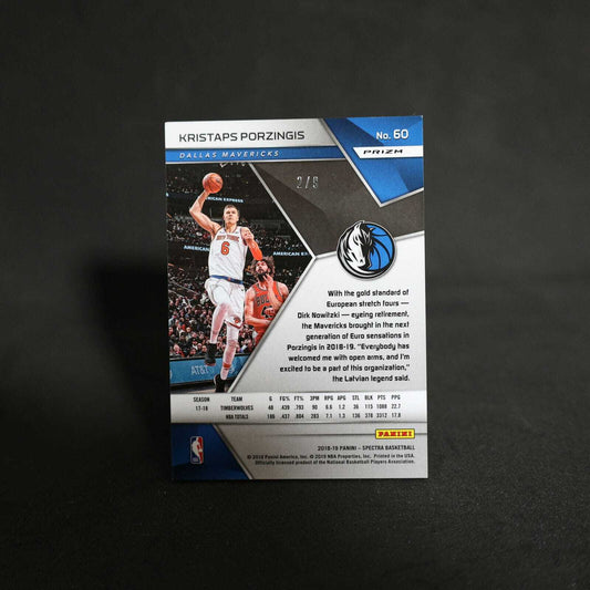 2018-19 Kristaps Porzingis Spectra Silver Wave Prizm /8