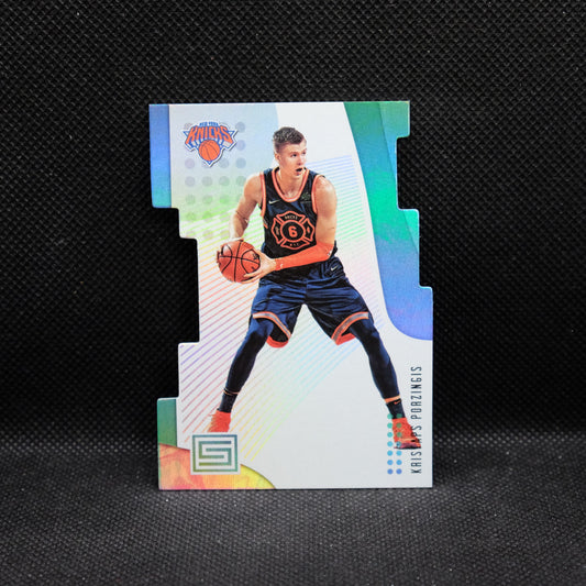 2018-19 Status Kristaps Porzingis #40 Pursuit Die Cut