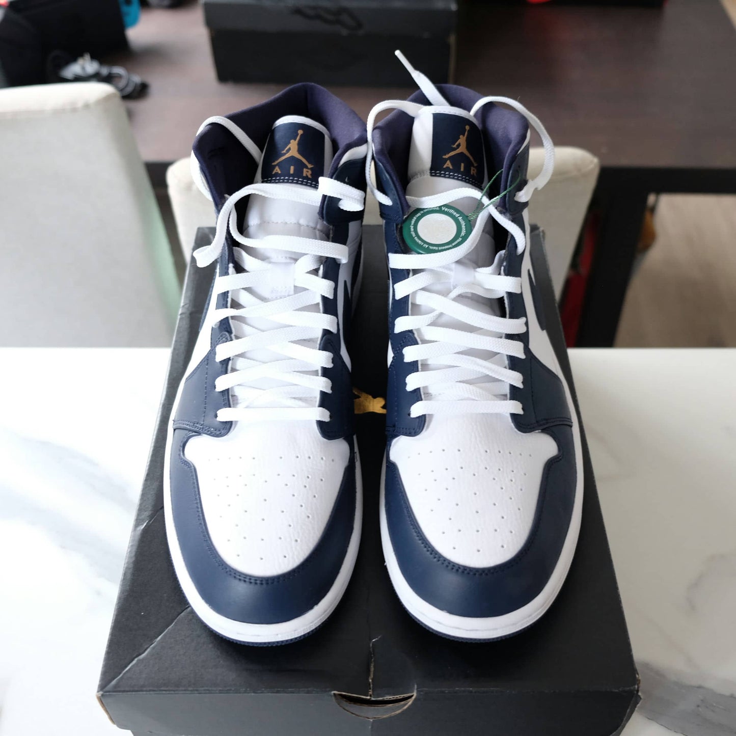 Nike Air Jordan 1 Mid White Metallic Gold Obsidian 554724-174 Size M15