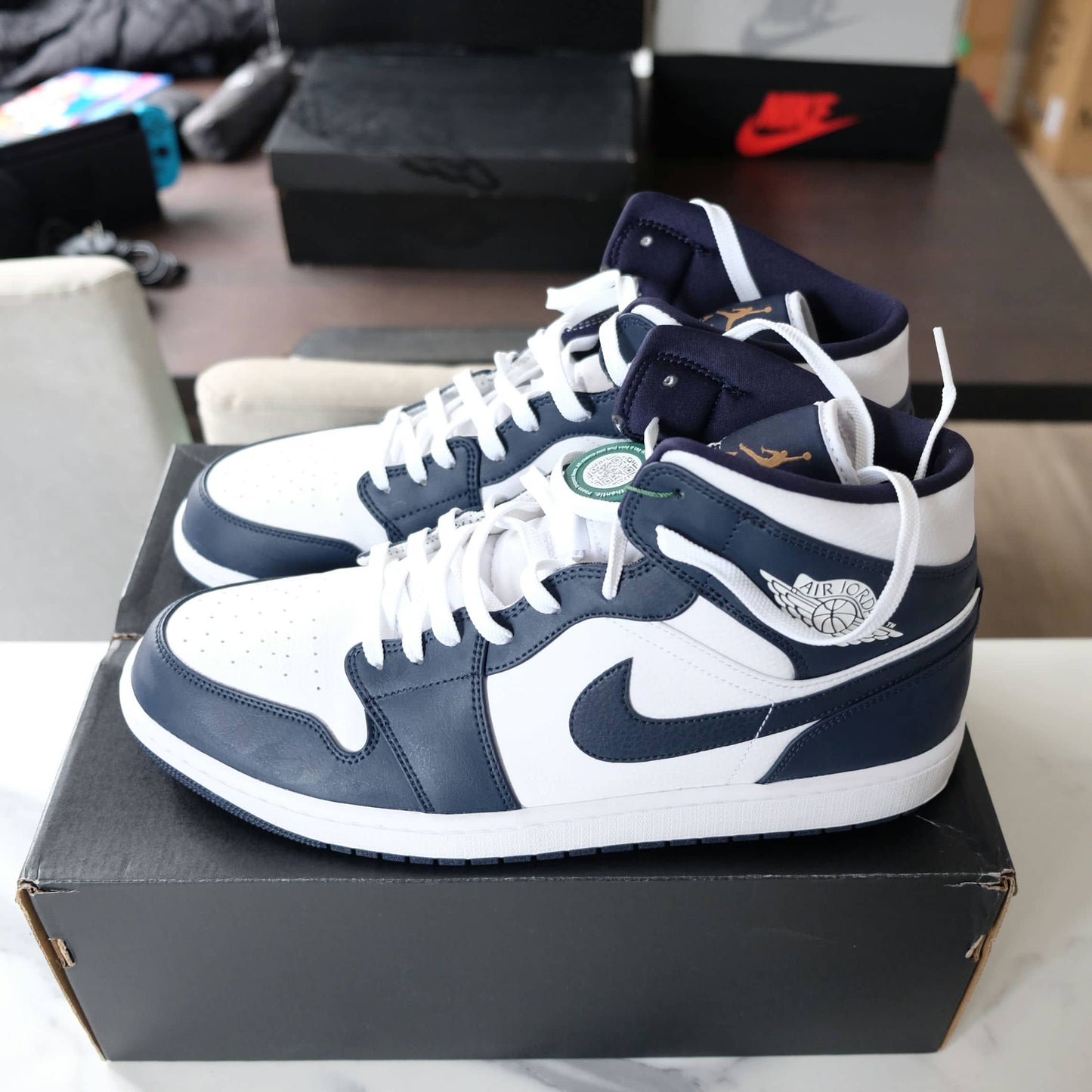 Nike Air Jordan 1 Mid White Metallic Gold Obsidian 554724-174 Size M15