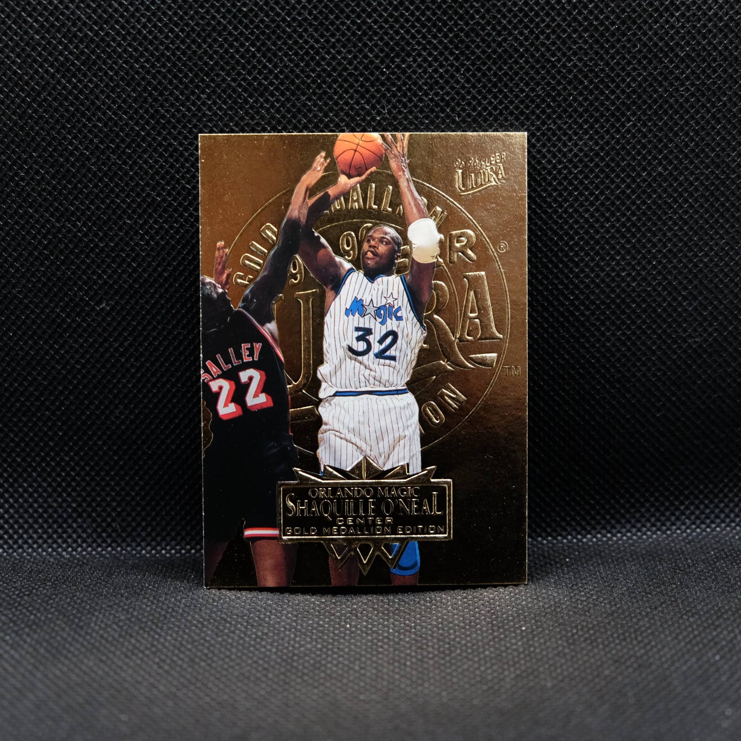 1995-96 Shaquille O'Neal Fleer Ultra #126 Gold Medallion Edition