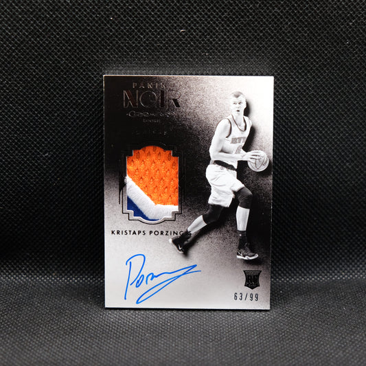 2015-16 Kristaps Porzingis #205 Noir Rookie Patch Auto /99