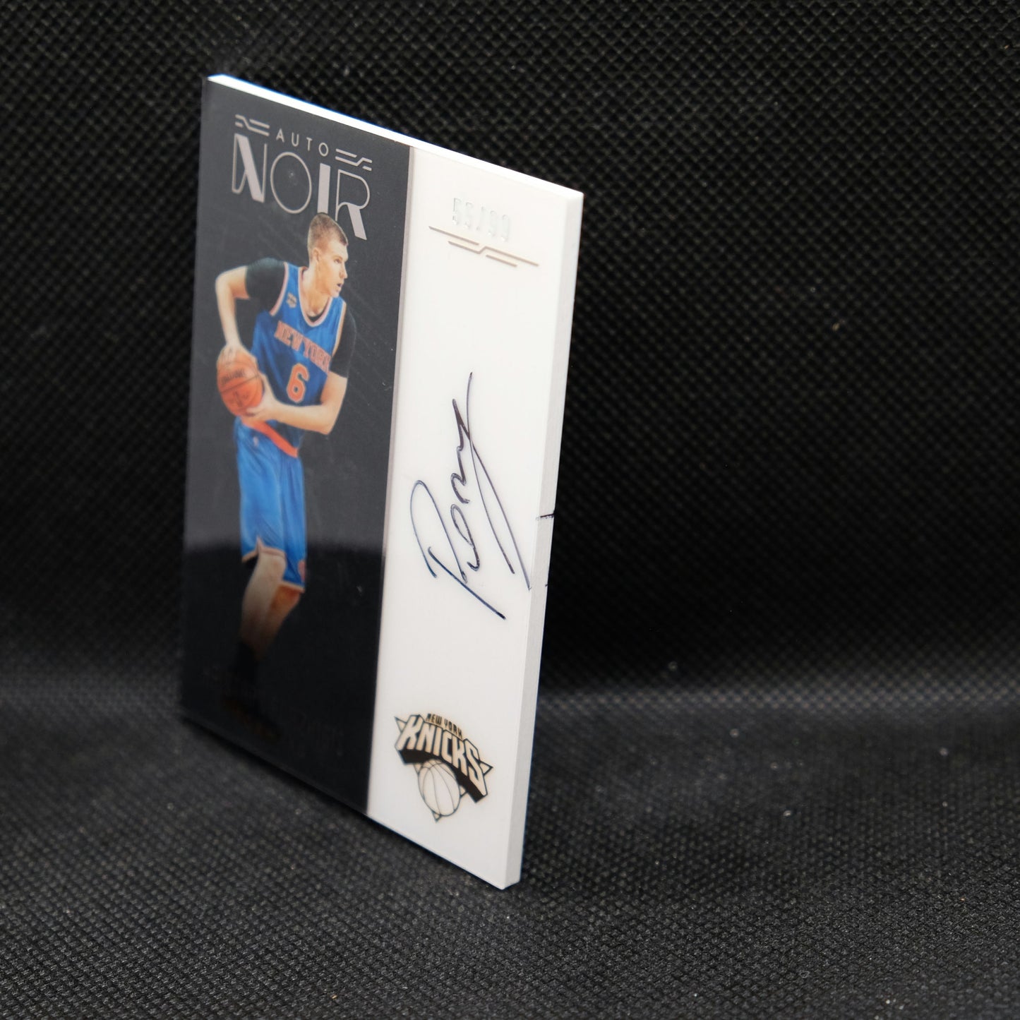 2016-17 Kristaps Porzingis Noir On Card Auto /99