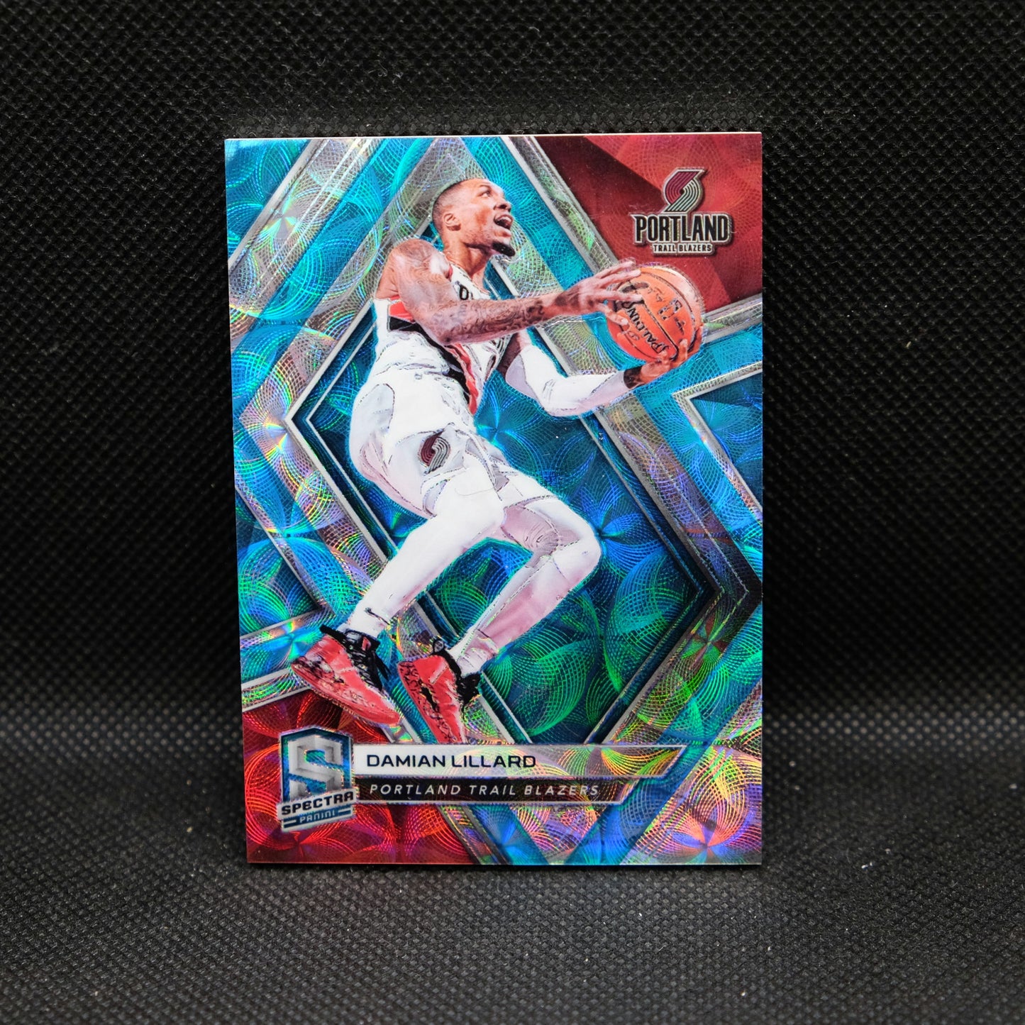 2018-19  Damian Lillard Spectra Neon Blue Prizm /75