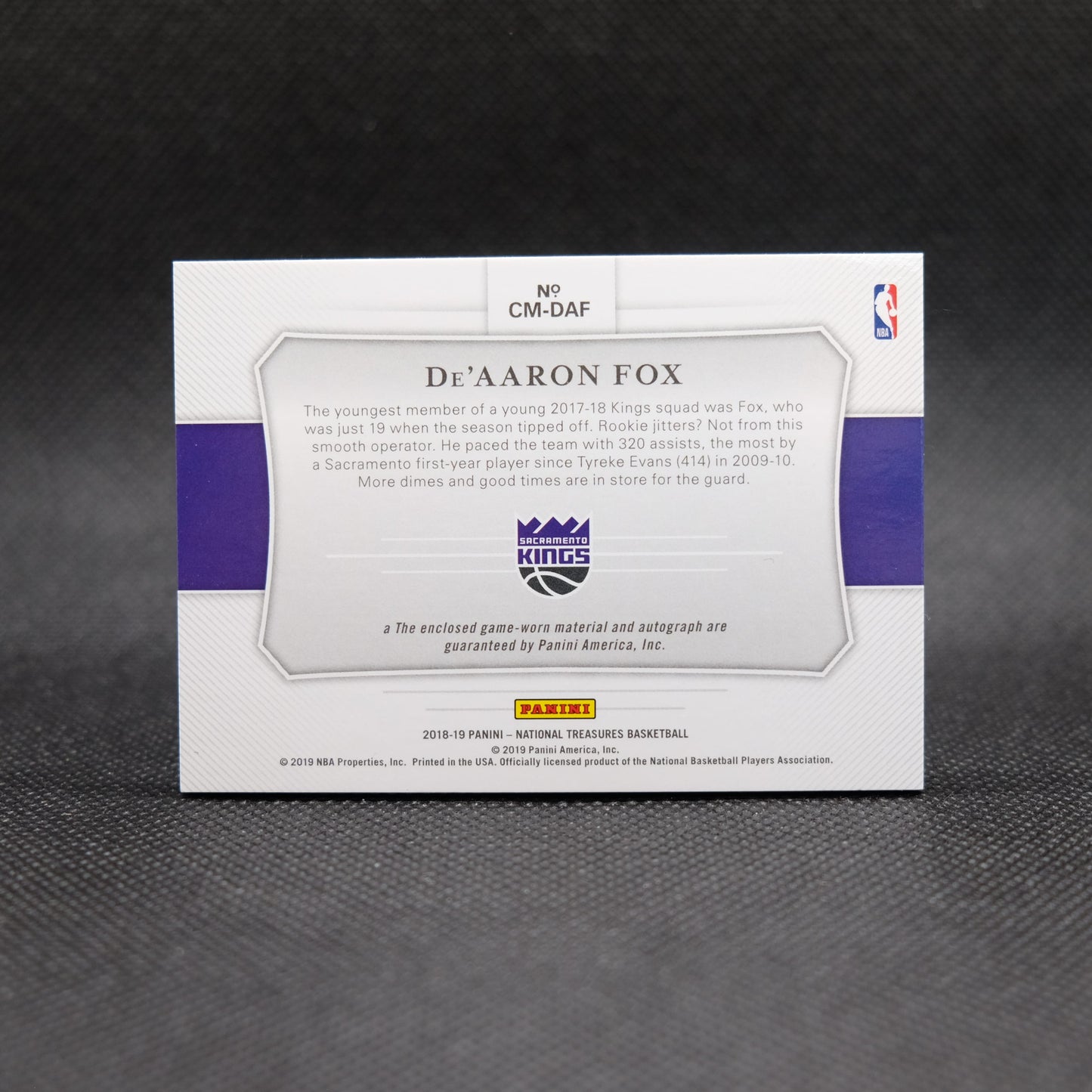 2018-19 De'Aaron Fox National Treasures Colossal Materials Autograph /99 CM-DAF
