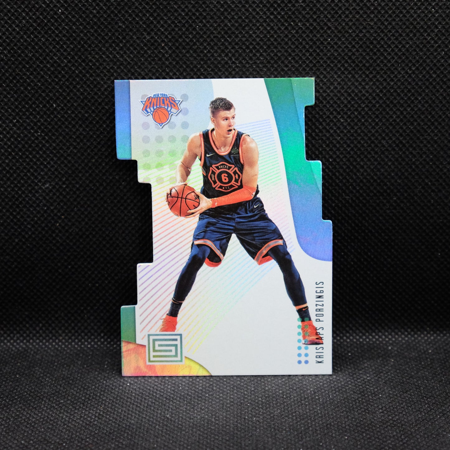 2018-19 Status Kristaps Porzingis #40 Pursuit Die Cut